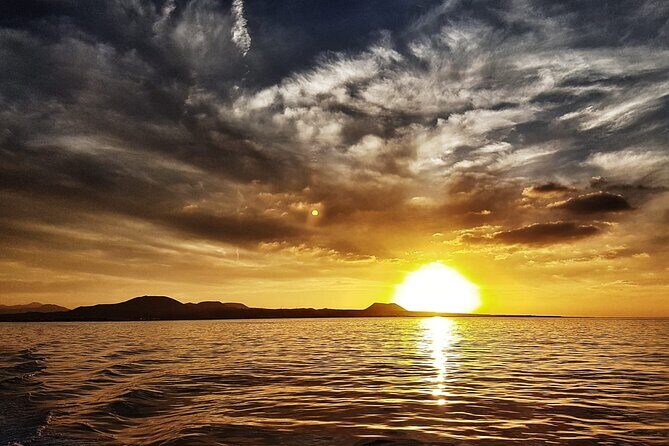 2hrs Dolphins Sunset Sailing Cruise With Drink - Who this cruise suits best (and who should skip it)