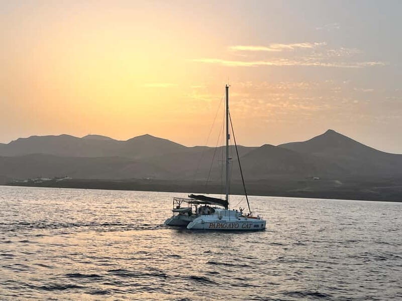 4h Shared Catamaran sailing to Papagayo Beaches (12pers max) - Puerto Calero check-in and getting comfortable on a shared catamaran