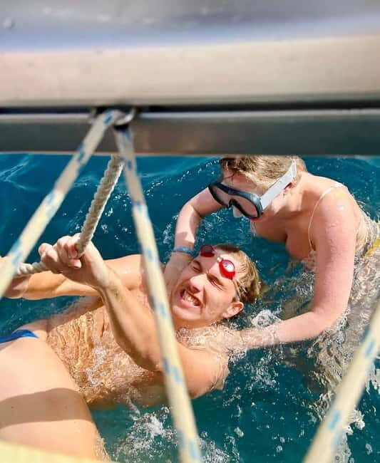 4h Shared Catamaran sailing to Papagayo Beaches (12pers max) - Using kayaks, paddle boards, and snorkelling gear without the “extra cost” feeling