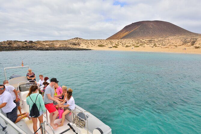 Catamaran Sailing Day To La Graciosa with Lunch - The Isla de Graciosa cruise: champagne, snacks, and easy views