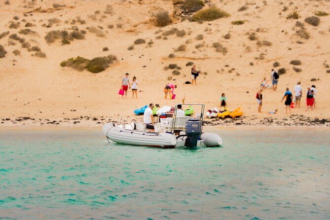 Catamaran Sailing Day To La Graciosa with Lunch - Calle los Roques and the ferry connection: how you actually reach the island