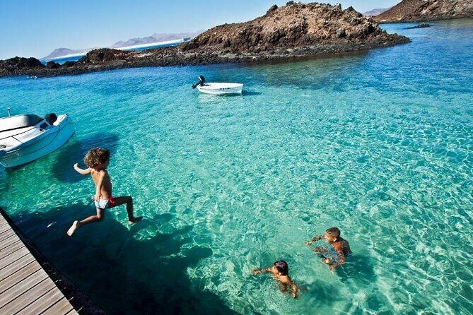 Dolphin Watching Cruise to Lobos Island - The 5.5-hour cruise rhythm: when you’ll be moving and when you’ll be still