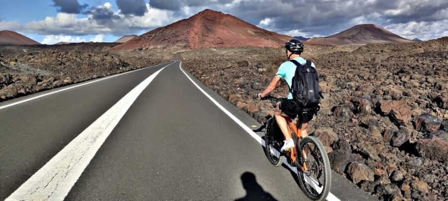 E-bike tour in the south: enjoy spectacular scenery - Hervideros: where the waves do the talking
