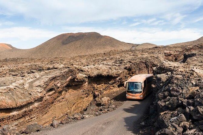 Lanzarote Cesar Manrique Excursion with Jameos del Agua Entrance - Mirador del Río: getting your bearings on Lanzarote’s north
