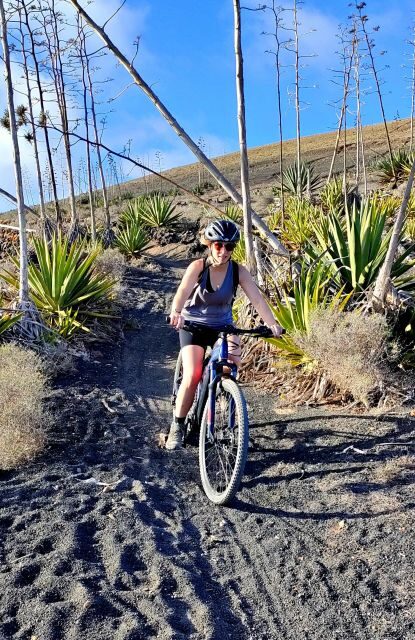 Lanzarote: Guided ebike tours of the Timanfaya volcanoes - Caressing lava with your hands: why it’s memorable