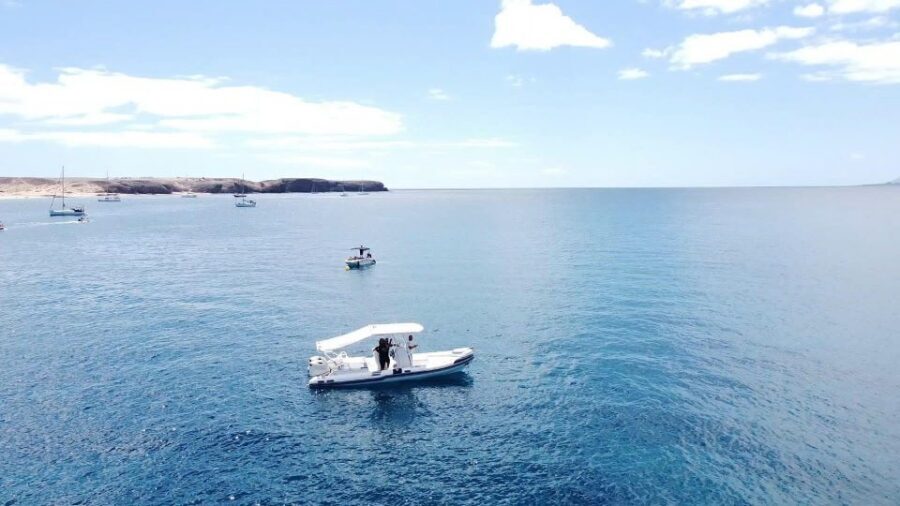Lanzarote: Private boat Trip 2:30h - Coastal views beyond Papagayo: Playa Quemada and Los Ajaches