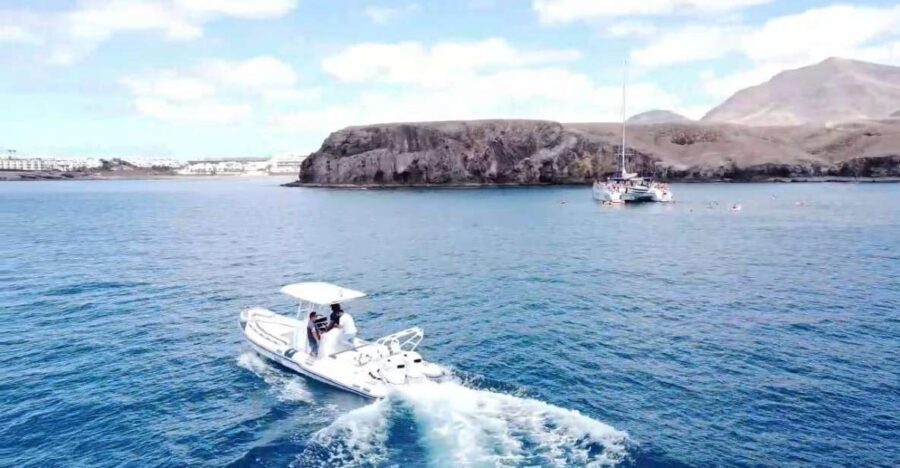 Lanzarote: Private boat Trip 2:30h - Captain style, languages, and what to expect on board