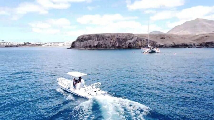 Lanzarote: Private boat Trip 2:30h - Optional wakeboard hour: extra energy for the action crowd