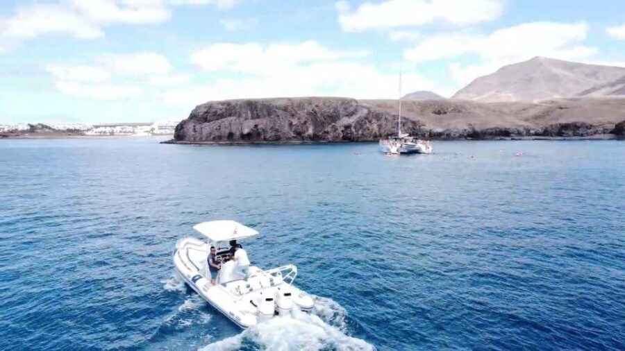 Lanzarote: Private boat Trip 2:30h - The high-powered speedboat ride: thrill, yes, but with control