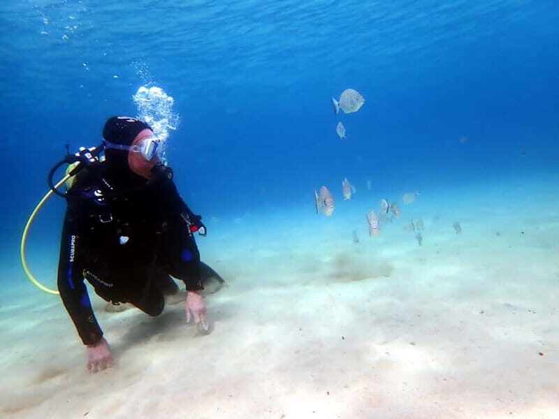 Lanzarote: Small Group Beginner Dive Course Costa Teguise - Practical tips that make your first underwater session easier