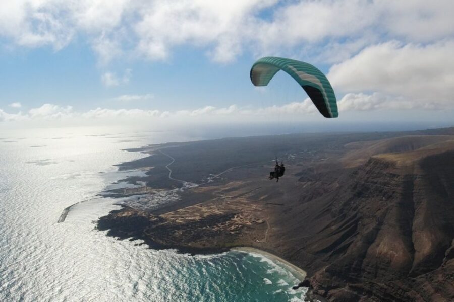 Lanzarote: Tandem Paragliding Flight Over Lanzarote - What to bring and wear (so you’re comfortable in the wind)