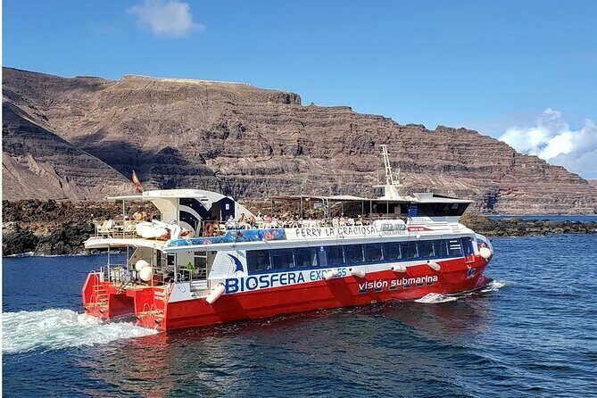 Lanzarote Tour: Lagomar Museum, Cactus Garden & La Graciosa - La Graciosa time and lunch: where the day finally feels like a mini escape