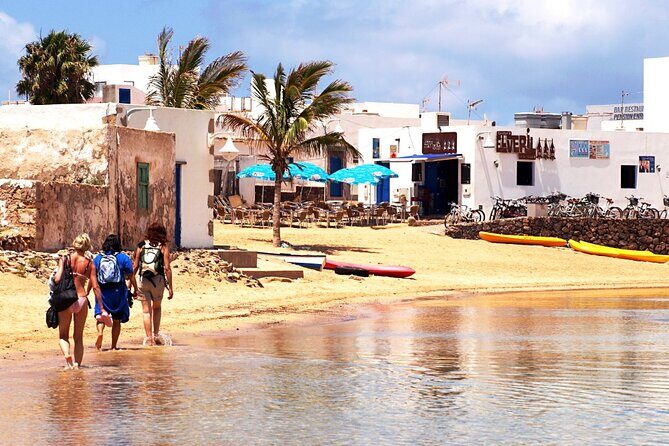 Lanzarote Tour: Lagomar Museum, Cactus Garden & La Graciosa - Guatiza Cactus Garden: architecture that uses the island’s shapes