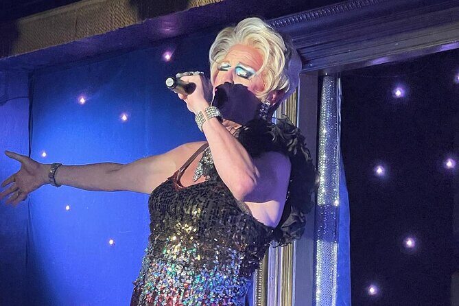 MHT Lanzarote - Comedy Drag Dinner Show Experience - No1 - Your Arrival Moment: Souvenir Photo and Meet-and-Greet