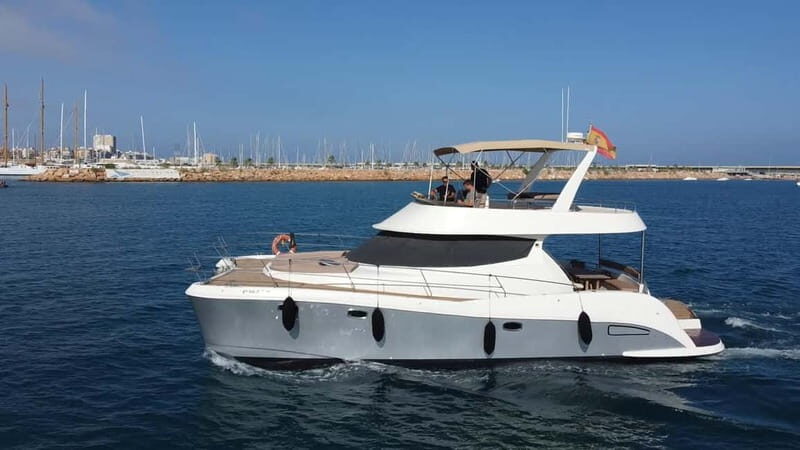 Puerto del Carmen: Private Sunset Catamaran Tour with Drinks - Why Lanzarote sunsets look different from the water