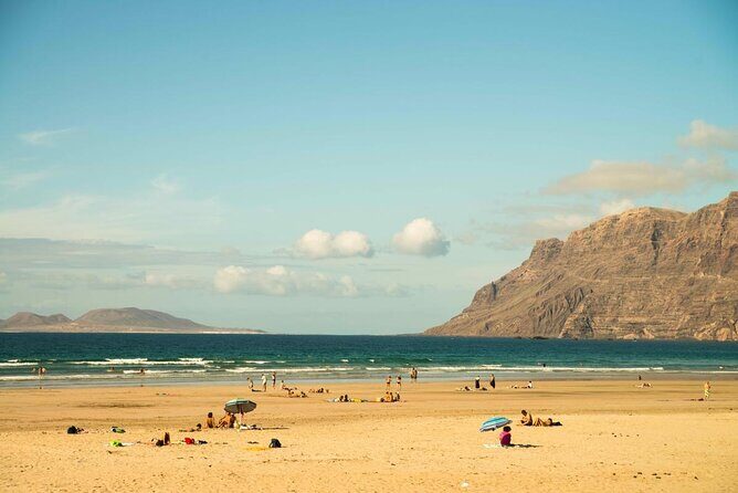 Surf Lesson for Beginners in Famara: Introduction in Surfing - Key things to know before you go
