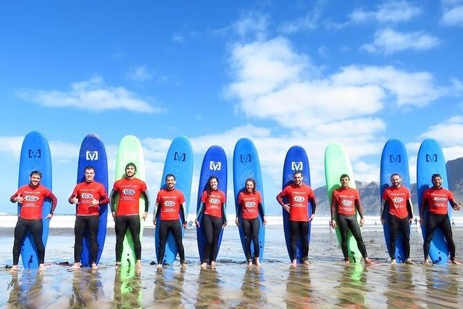 Surf lessons in Famara 9:15-14:30h (4 hours of class) - Famara logistics: near transit, easy meeting point, and private group comfort