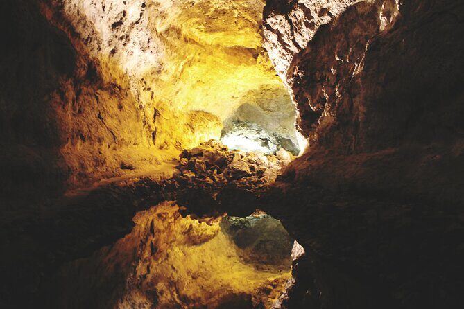 Timanfaya and Cueva de los Verdes - Entering Cueva de los Verdes underground lava tube