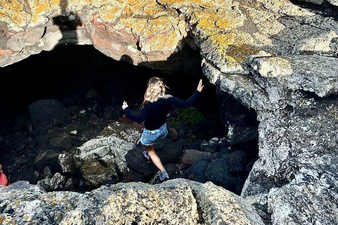 Timanfaya National Park Trekking with a Typical Canarian Snack - Masdache volcanic tunnel: the island’s hidden plumbing