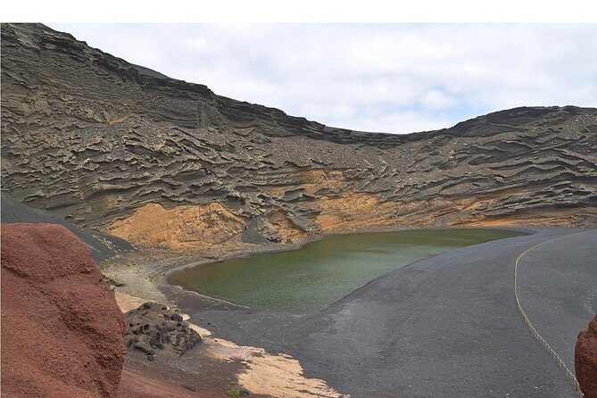 Tour Lanzarote South with Winery Visit - Bus, timing, and group size: a 5-hour loop you can handle